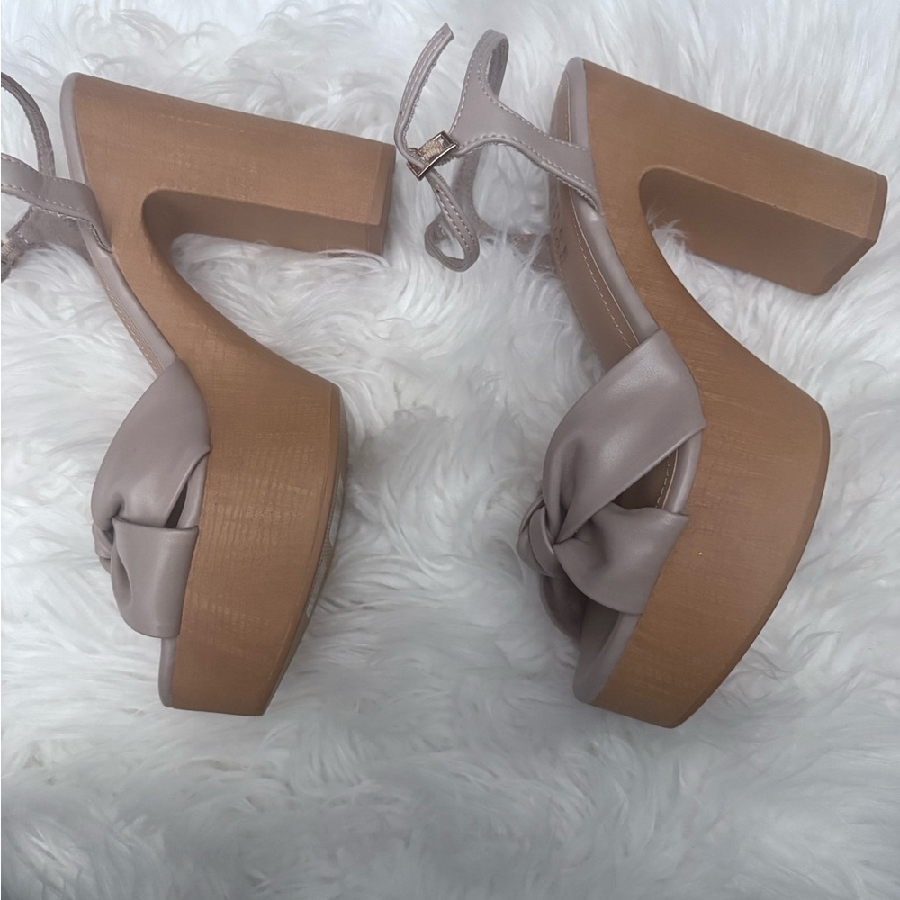 Journee Collection Women's Taupe Lorrica Platform Heeled Sandals 7.5